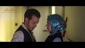 A Barna Szépség, Akkya Begum Forró Egyéni Show-Ja