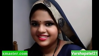 インドのホットなウェブカメラの女の子がインドのロマンスを交えたバイラルビデオ