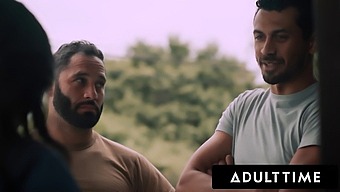 Ázsiai Tini Lulu Chu Dupla Arcra Élvezése Hármasban