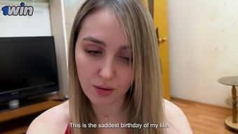 巨乳のフレンドリーな熟女が素晴らしいフェラチオをして中出しを受ける