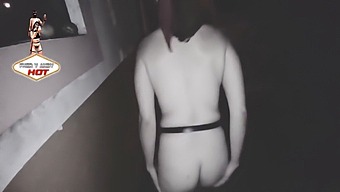 一场豪华的展览视频,特色是诱人的andy Hot,她脱光衣服,在街上口交