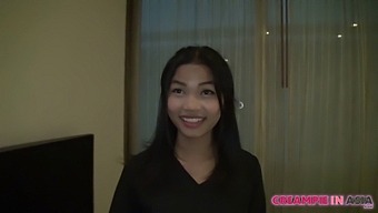タイのティーンのマンコが精液で満たされる