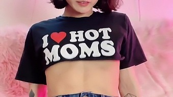 健身诱人的亚洲女人在公共场合暴露自己,导致兴奋