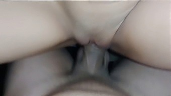 若い義理の妹をスペインのポルノビデオで初めてオーラルセックスの快楽に紹介します。