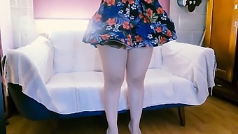 自慰的墨西哥业余爱好者看着老板摸他的情妇,要求脱光衣服