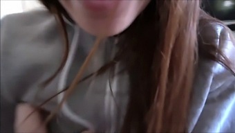 小柄な彼女がジムに行く前に素晴らしいフェラとセックスをする